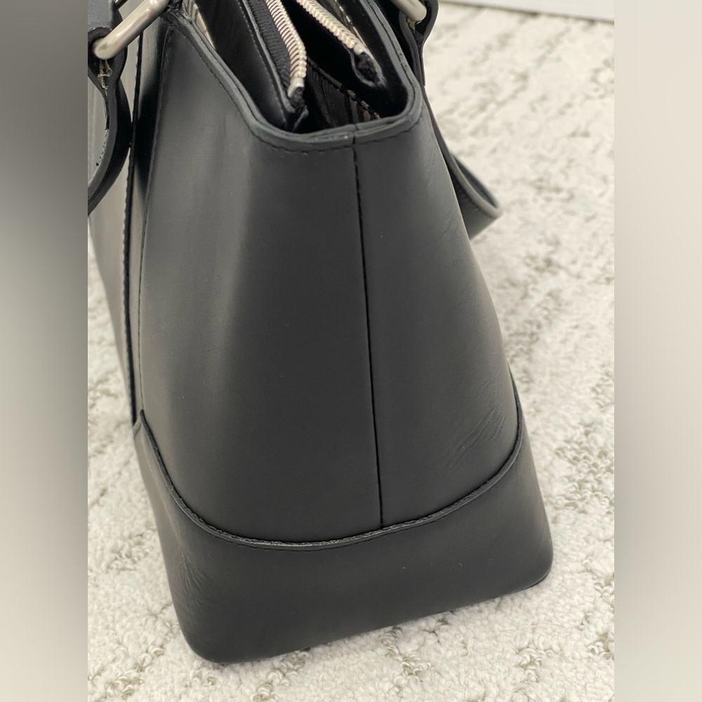 Burberry Black Leather Shoulder Bag with COA and Dusty - Picture 14 of 14